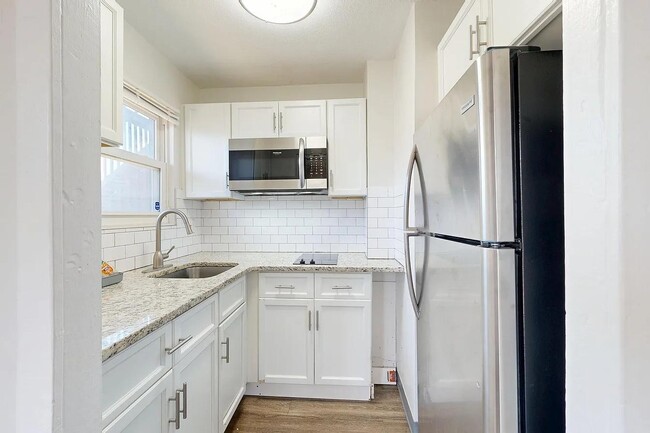 Building Photo - 298-300 Meridian - #2