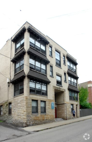 Building Photo - Walnut Street Apartments