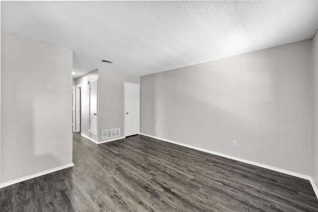 Building Photo - 606 Kings Way Dr