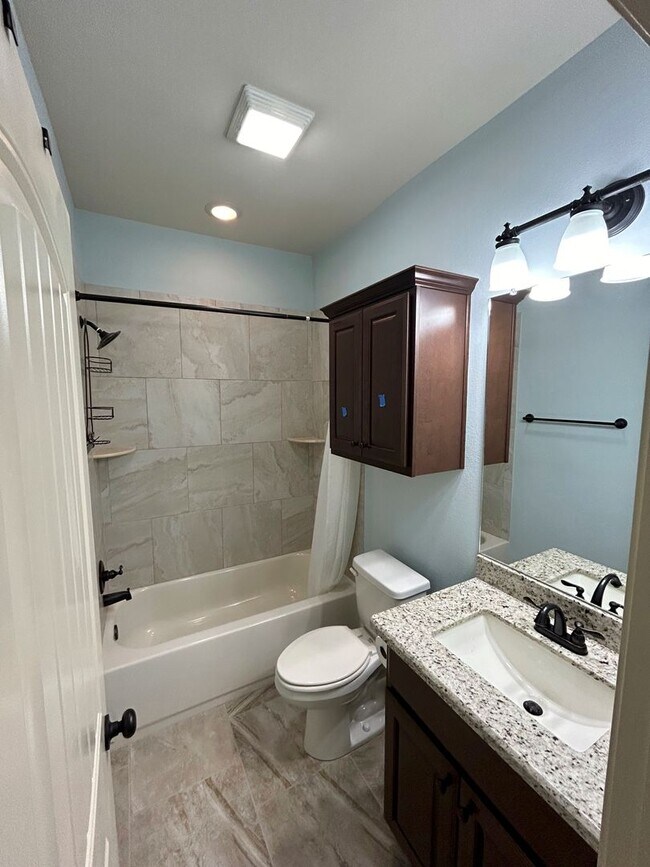Building Photo - South College Station Townhome
