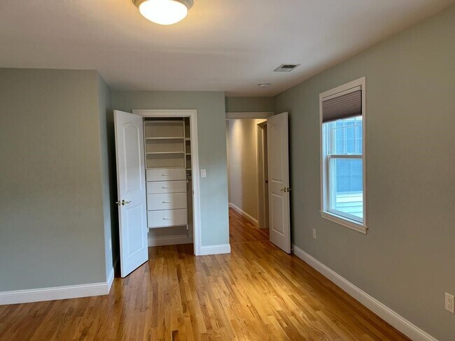 Building Photo - 303 Cabot St