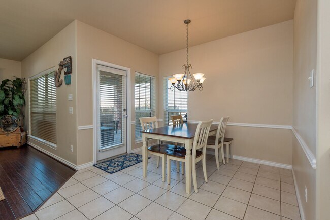 Building Photo - Available August 2026! Beautiful 4 Bed, 2 Bath in a Fantastic Location!