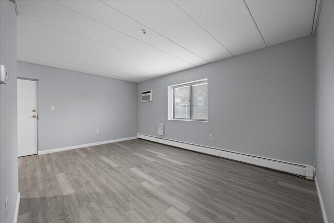 Building Photo - 141 Commercial St