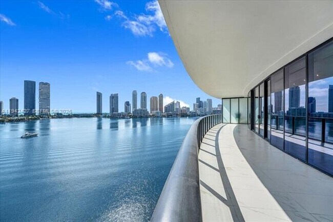 Building Photo - 5500 Island Estates Dr