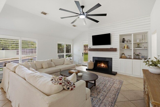 Building Photo - 4253 Canyon Glen Cir