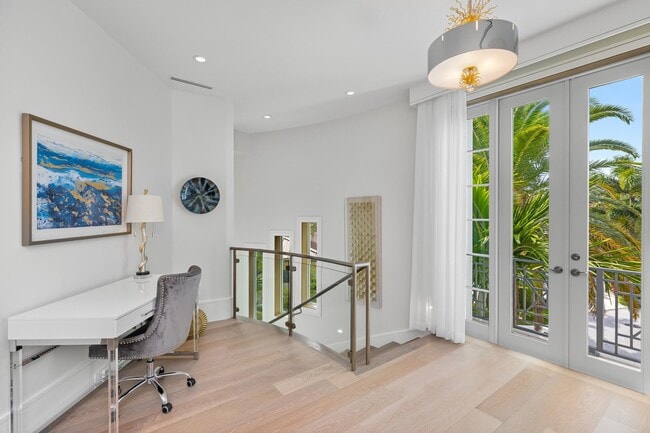 Building Photo - 863 Enfield St