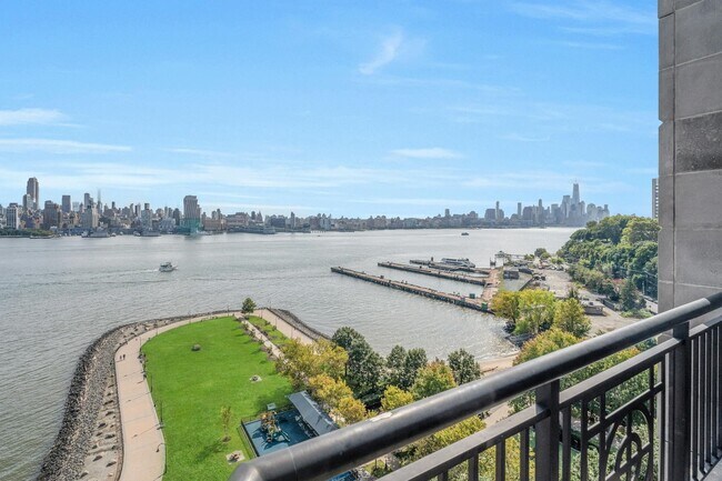 Building Photo - 1025 Maxwell Ln