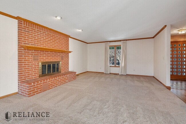 Building Photo - 220 N Yale Ave