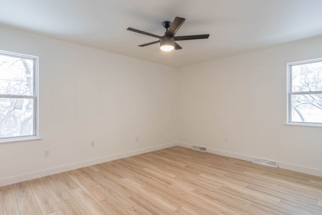 Building Photo - 3 Bedroom Single Family