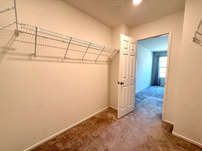 Building Photo - Modern Three Bedroom Townhouse in gated community of El Paseo $2,995.