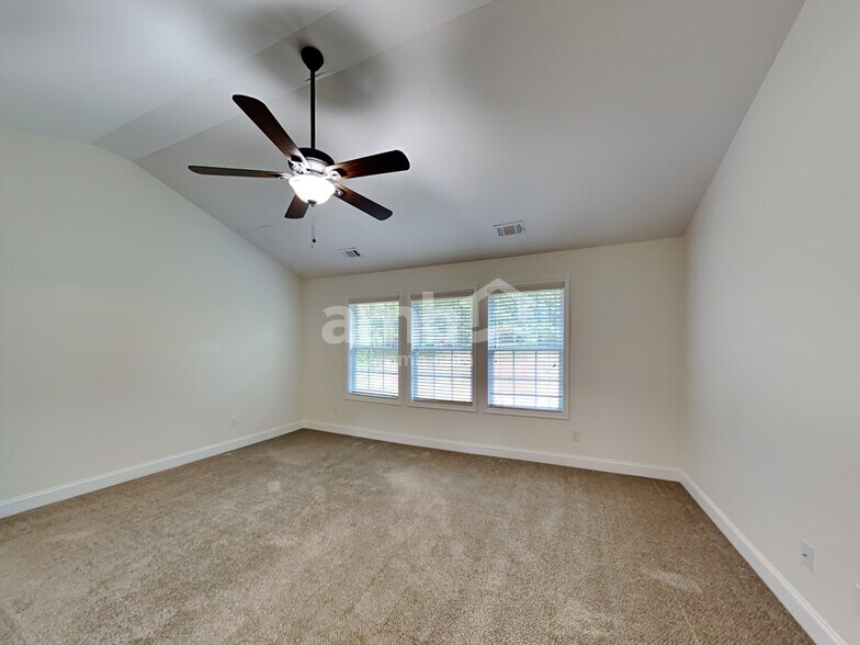 Building Photo - 6260 Cove Creek Dr
