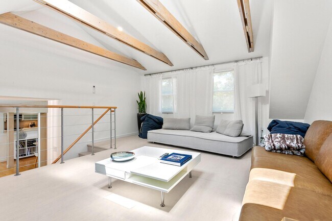 Building Photo - 130 Berkshire Trl