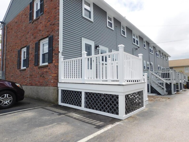 Building Photo - 249 Bridge St