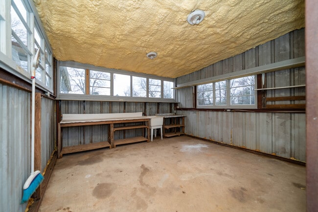 Building Photo - 1284 Buchanan Rd
