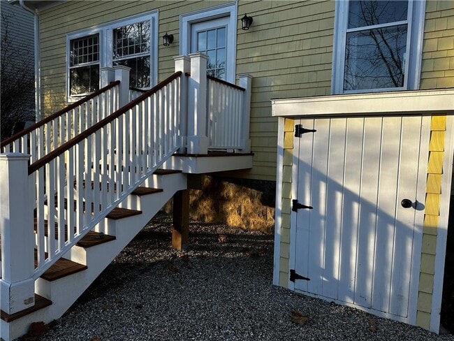 Building Photo - 100 Maple Ave