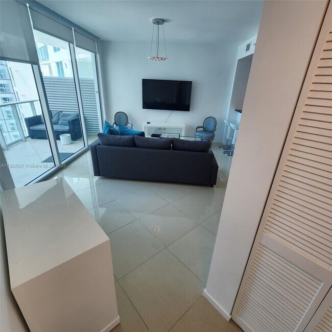 Building Photo - 300 S Biscayne Blvd