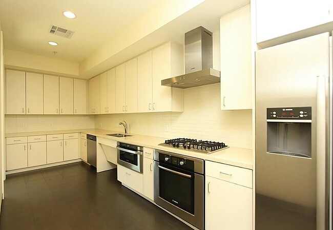 Building Photo - 2207 Bancroft Ln