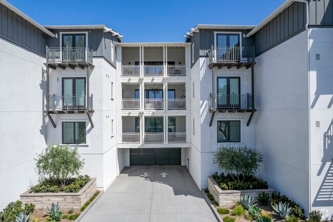 Entrance - Carlyle Carlsbad Village
