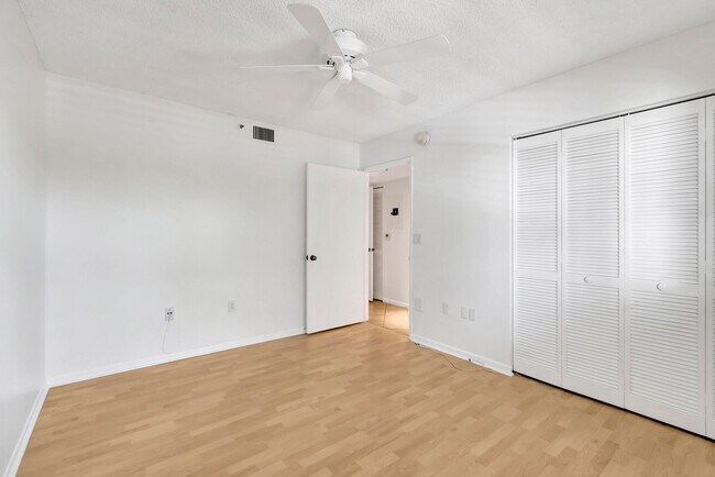 Building Photo - 14096 Huntington Pointe Dr