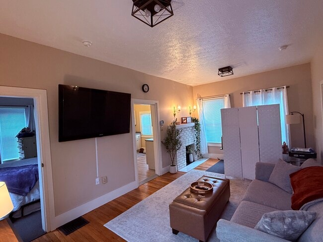 Building Photo - 88 E Center St