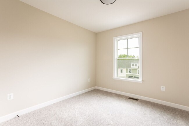 Building Photo - Spacious End Unit Luxury Townhome! Outstanding Location!