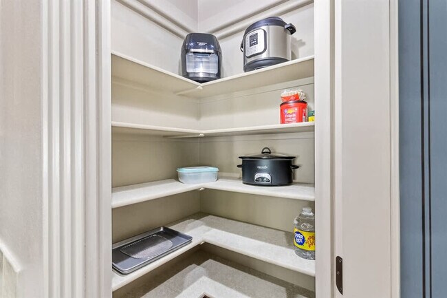 Building Photo - 2480 W San Remo Ct