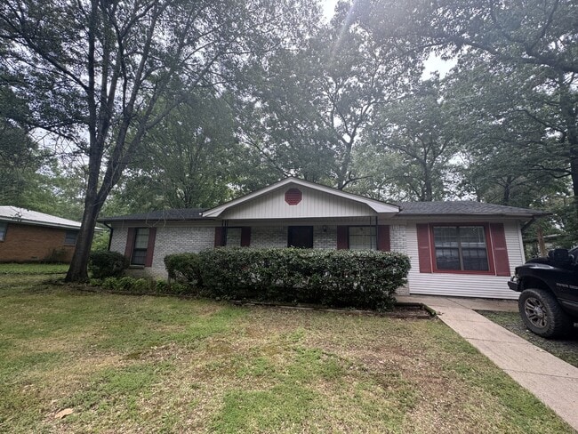 Primary Photo - 33 Fairfield Dr