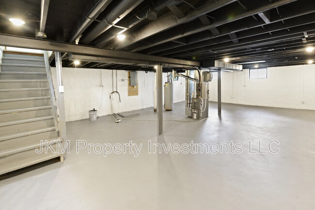 Building Photo - 135 St Maurice Ln