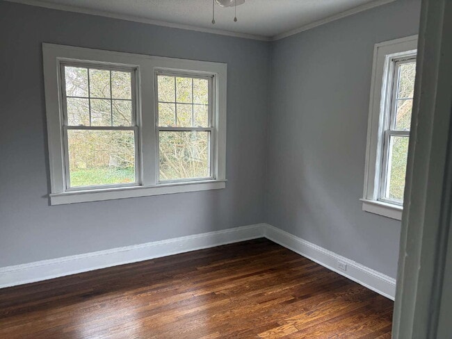 Building Photo - Rare Downtown Asheville Rental: 3BR/2BA House with Huge Yard & City Convenience- Dogs allowed!