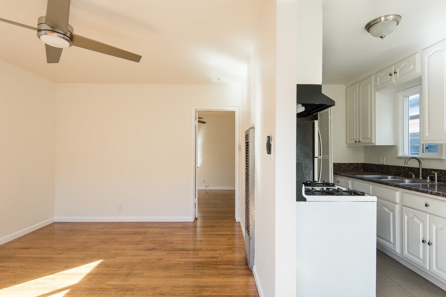 Building Photo - 347 Rose Ave