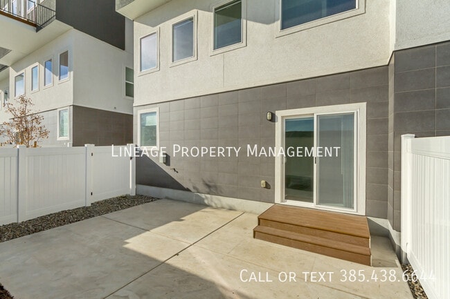 Building Photo - 3559 S Lydia Ann Ln