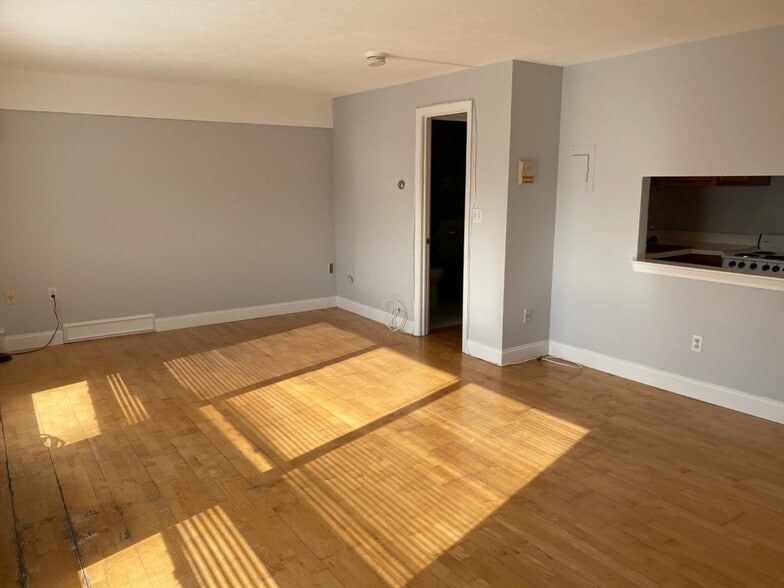 Building Photo - 4 Trowbridge Pl