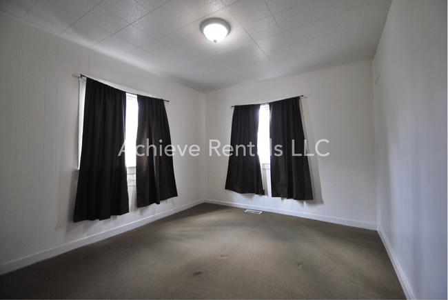 Building Photo - 738 E 200 N