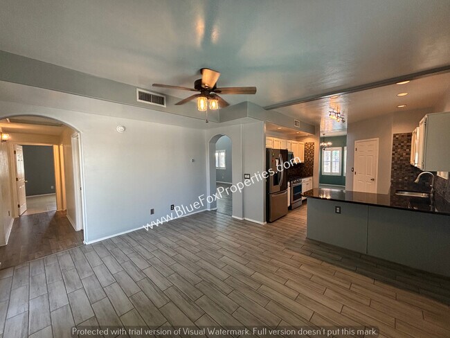 Building Photo - 7180 W Maple Ridge Dr