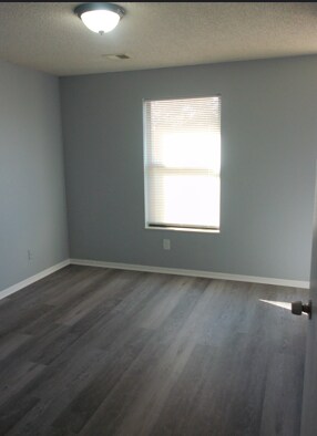 Building Photo - Fully rehabbed duplex with 3 bedrooms and 2 baths in Sugar Creek, MO