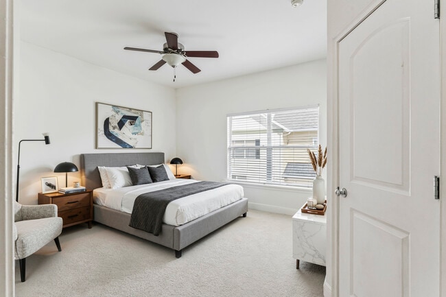 Building Photo - 11 W Harding St