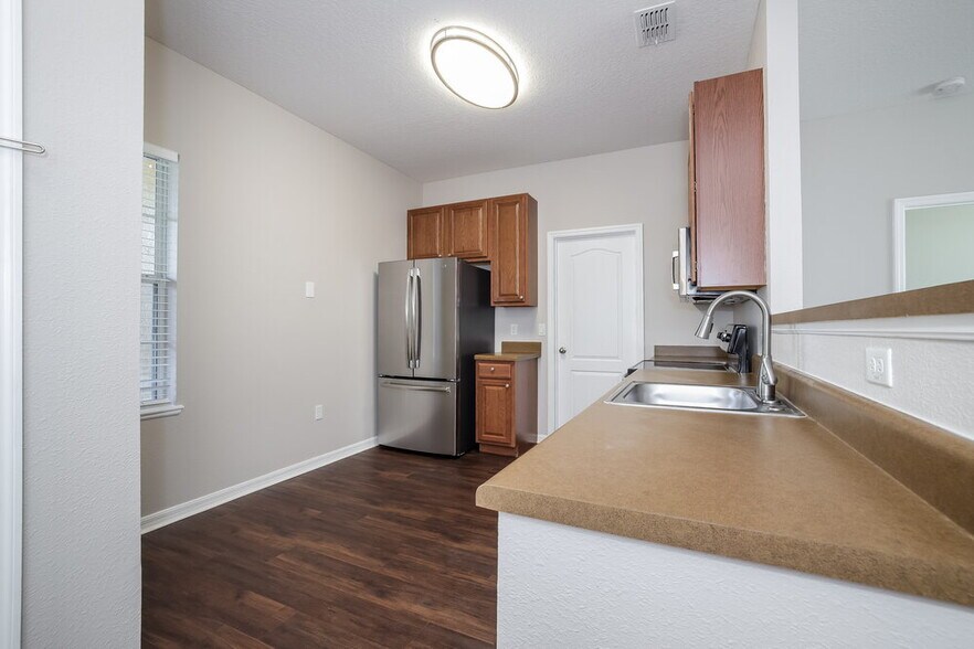 Building Photo - 2220 Paria Ln