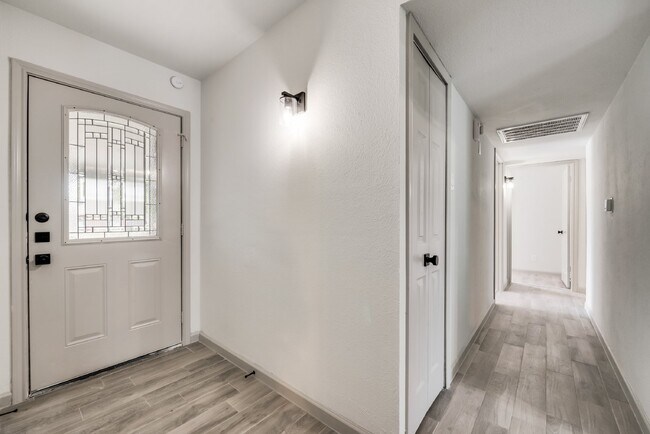 Building Photo - Charming 3-Bedroom Home with 2 Full Baths ...