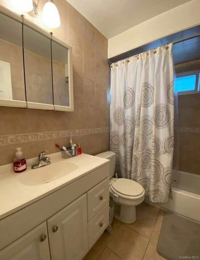 Building Photo - 552 E Walnut St