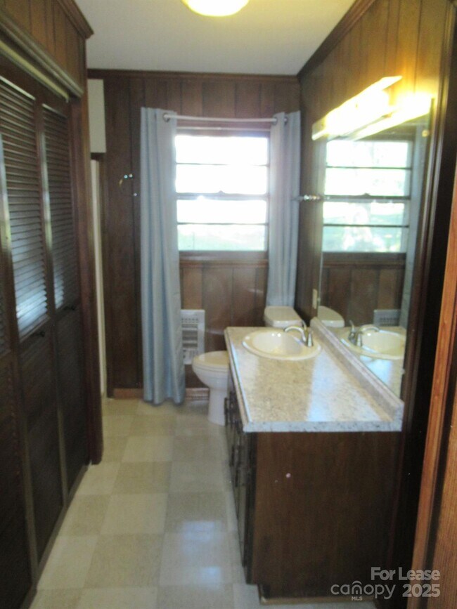 Building Photo - 2084 Shuford Rd