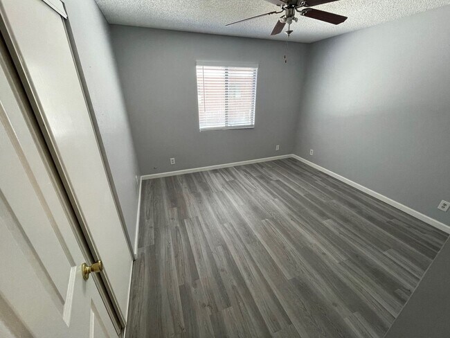 Building Photo - 3 bedroom, 2 bath Beaumont Beauty