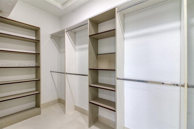 Building Photo - 5363 SW 38th Ave