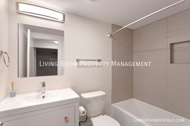 Building Photo - 8034 SE 42nd Ave