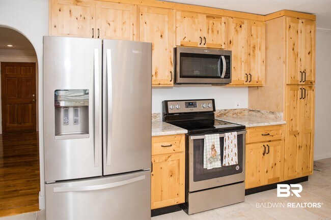 Building Photo - 7099 Pinehill Rd