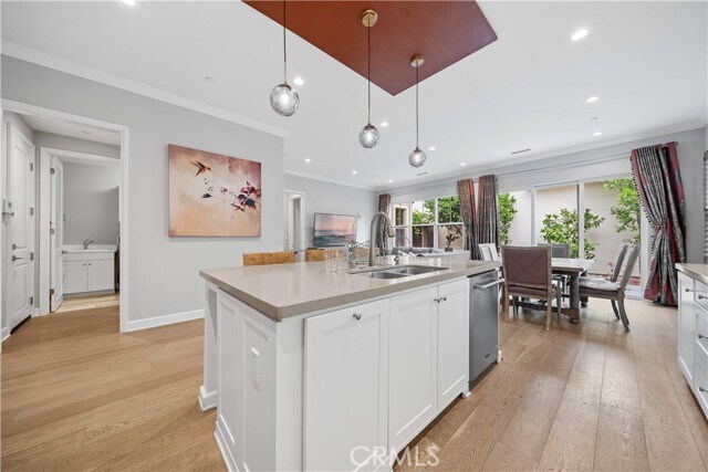 Building Photo - 114 Guinness