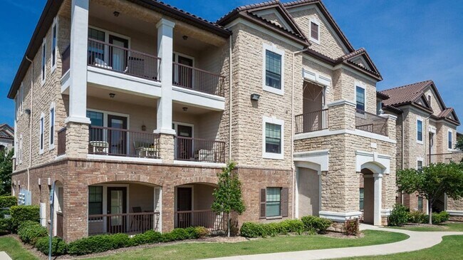 Building Photo - 6101 N Riverside Dr