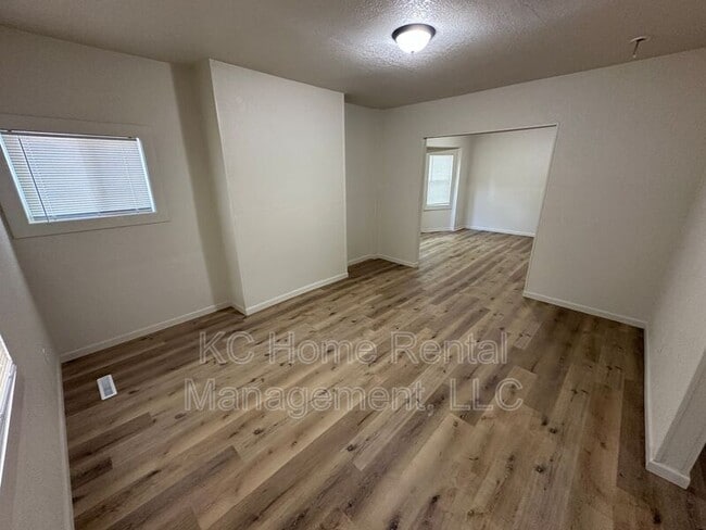 Building Photo - 3203 E 26th Terrace