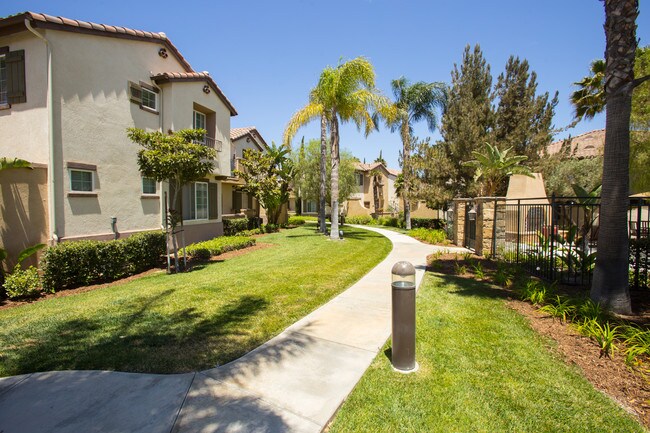 Building Photo - Villas at The Park