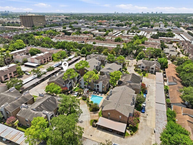Building Photo - 2025 Augusta Dr