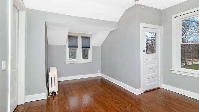 Building Photo - 346 E Prospect Ave